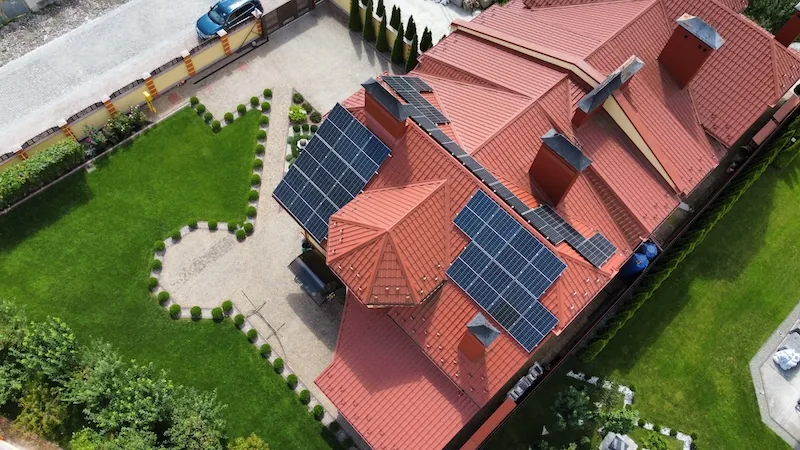 Гібридна СЕС 13,35 кВт у Драгомирчанах — панелі Trina Solar на даху приватного будинку