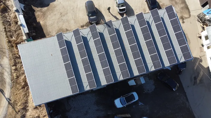 Мережева СЕС 15 кВт у Калуші для підприємства — панелі Canadian Solar TOPHiKu6 на даху виробничого об’єкта
